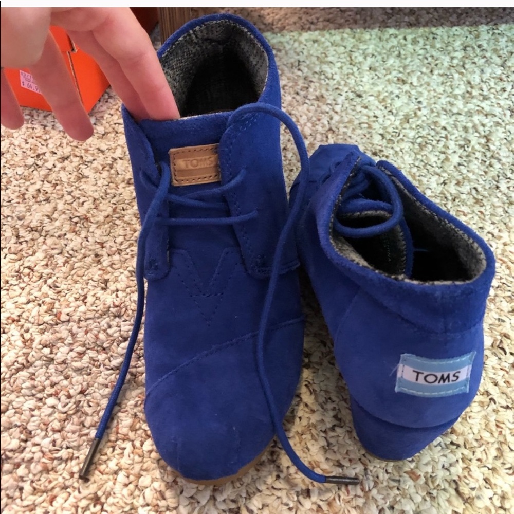 Blue tom wedges